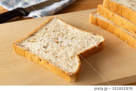 ライ麦入りの食パン　ライ麦パン　6枚スライス食パン 101832876