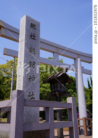 諏訪神社、諏訪、神社、すわ、日本、佐原、さわら、空、鳥居、白、空、青空、階段、建物、参道、灯篭、 101832976