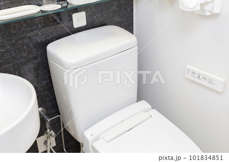ユニットバスのトイレ 101834851