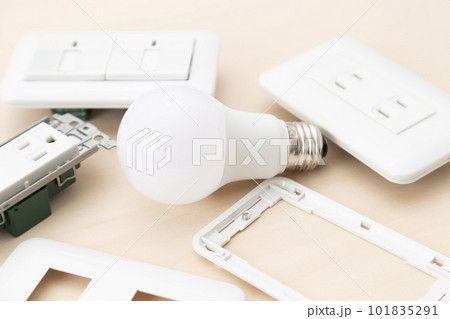 電球とコンセント 電球とコンセント 101835291