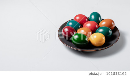Ceramic plate with easter eggs on white background, stock photo Ceramic plate with easter eggs on white background, stock photo 101838162