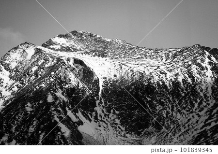 パタゴニアの雪山　アルゼンチン 101839345