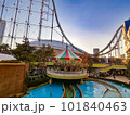 メリーゴーランドの背後に見える東京ドーム 101840463