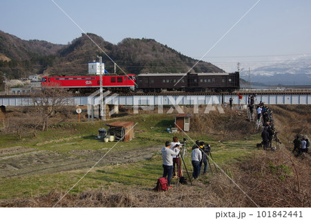 えちごトキめき鉄道 オヤ31甲種 EF510 早川鉄橋 101842441
