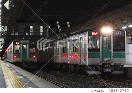 郡山駅に停車中の東北本線701系（福島地区：新白河⇔白石） 101842750