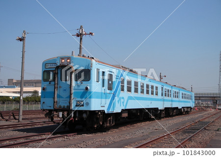 車両基地に留置される水島臨海鉄道キハ37系気動車(水島臨海鉄道撮影会にて)_2023/3/19撮影 101843000