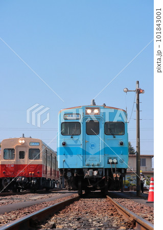 車両基地に留置される水島臨海鉄道キハ37系気動車(水島臨海鉄道撮影会にて)_2023/3/19撮影 車両基地に留置される水島臨海鉄道キハ37系気動車(水島臨海鉄道撮影会にて)_2023/3/19撮影 101843001