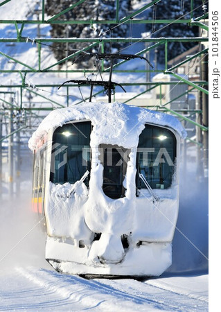 雪晴れの上越線 E129系 雪晴れの上越線 E129系 101844506