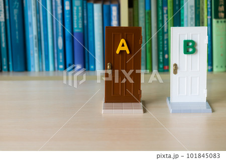 選択・Aの扉とBの扉 101845083