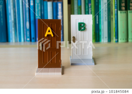 選択・Aの扉とBの扉 101845084