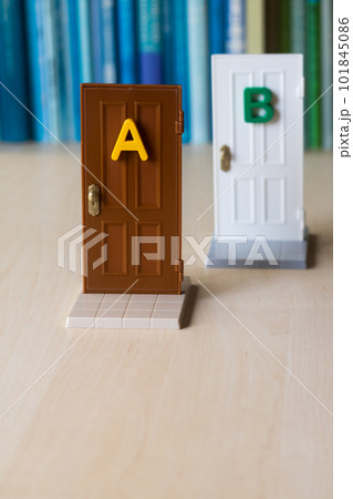選択・Aの扉とBの扉 101845086