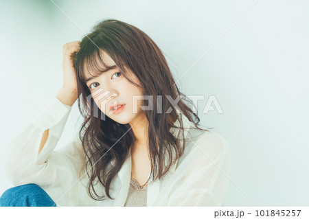 若い女性のヘアスタイルイメージ 若い女性のヘアスタイルイメージ 101845257