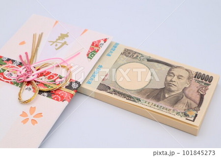 ご祝儀袋と札束 101845273