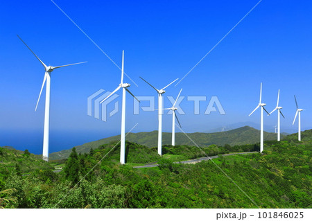 【愛媛県】佐田岬半島 せと風の丘パークの風車(再生可能エネルギー) 【愛媛県】佐田岬半島 せと風の丘パークの風車(再生可能エネルギー) 101846025
