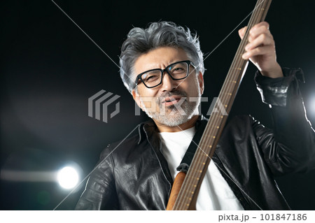 ライブ　ギタリスト　演奏 101847186