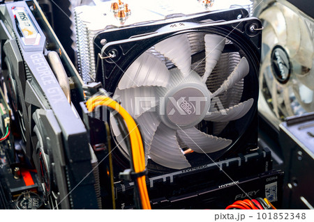 Cleaning the dust of the system unit of a home personal computer Cleaning the dust of the system unit of a home personal computer 101852348