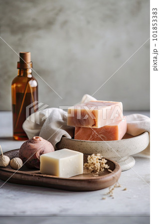 大理石のテーブルに置かれたオーガニックの美容石鹸 大理石のテーブルに置かれたオーガニックの美容石鹸 101853383