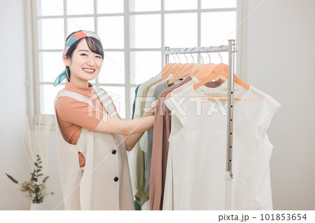 ファッション・アパレル・スタイリスト・ショップ店員・ファッションデザイナー・カラーコーディネーター ファッション・アパレル・スタイリスト・ショップ店員・ファッションデザイナー・カラーコーディネーター 101853654