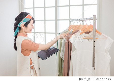 ファッション・アパレル・スタイリスト・ショップ店員・ファッションデザイナー・カラーコーディネーター ファッション・アパレル・スタイリスト・ショップ店員・ファッションデザイナー・カラーコーディネーター 101853655