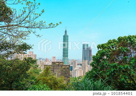 Beautiful of Taipei city from Elephant Mountain or Xiangshan, landmark and popular attractions. Taiwan Travel, vacation and Trip concept 101854401