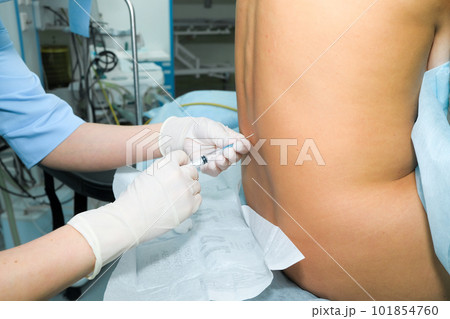 Injection of spinal anesthesia in preparation for surgery. 101854760