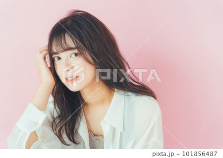 若い女性のヘアスタイルイメージ 若い女性のヘアスタイルイメージ 101856487