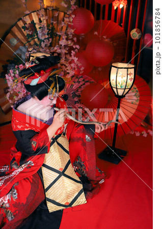 男性の女装での花魁体験、和装変身写真、着物体験 101856784