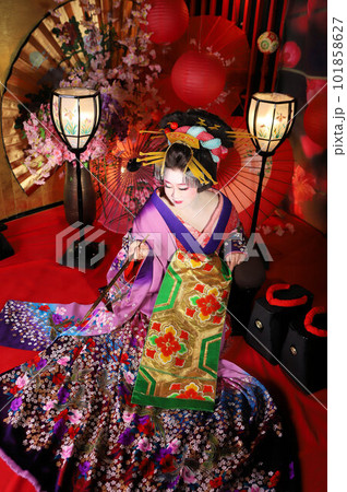日本人女性の花魁体験、和装変身写真、着物体験、観光地での遊び体験アクティビティ 101858627