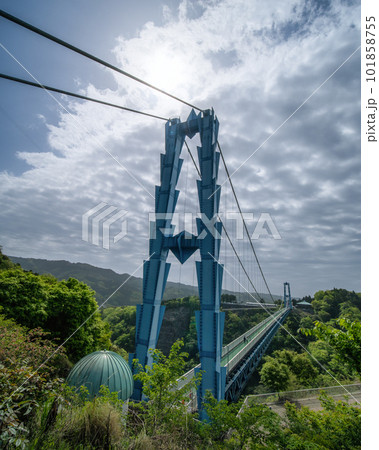 茨城県常陸太田市 新緑の竜神大吊り橋 茨城県常陸太田市 新緑の竜神大吊り橋 101858755