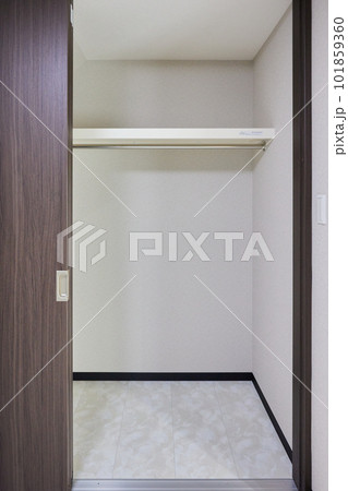 クローゼット　家　住宅　棚　収納 101859360