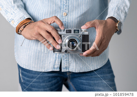 Retro camera in hand 101859478