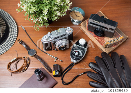 Old film camera 101859489