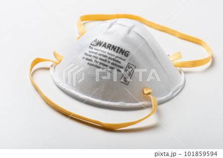 A half face dust mask A half face dust mask 101859594