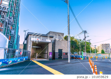 日本の横浜都市景観　東急新横浜線　新綱島駅南口などを望む 101859629