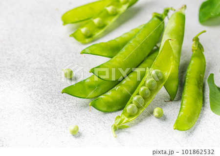 Pods of green peas 101862532
