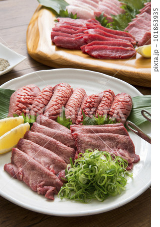 和牛の焼肉　家庭料理　牛タン焼き肉 101863935