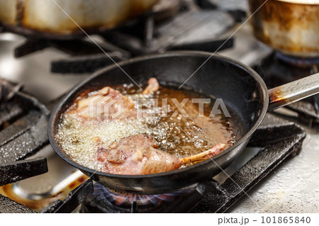 Duck legs frying 101865840