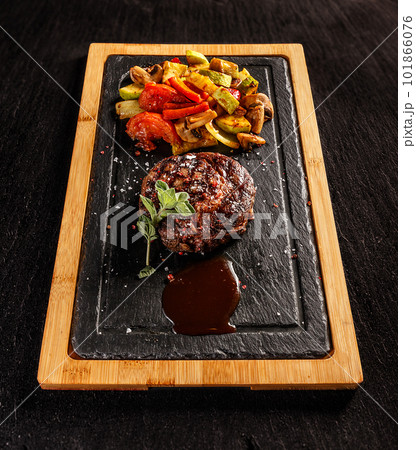 Ribeye steak with grilled vegetables 101866076