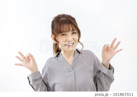 ミドル女性　OK 101867011