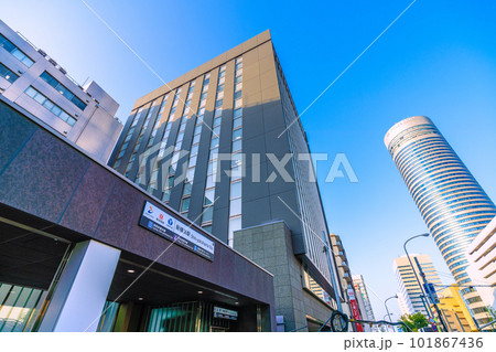 日本の横浜都市景観 4月。相鉄新横浜線・東急新横浜線開業(3月)。新横浜駅出入口7などを望む 日本の横浜都市景観 4月。相鉄新横浜線・東急新横浜線開業(3月)。新横浜駅出入口7などを望む 101867436