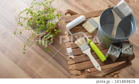 DIY・リフォーム・塗装業者　イメージ 　木目背景 101869826