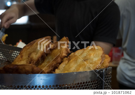 The fried cempedak which is the fruit similar with jackfruit but with strong smell and softer. Covered with flour. 101871062