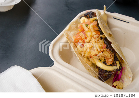 テイクアウトのポキのタコス 101871184