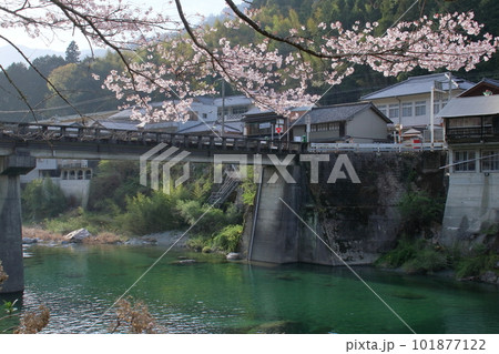 土居川に架かる北浦橋 (高知県 仁淀川町) 土居川に架かる北浦橋 (高知県 仁淀川町) 101877122