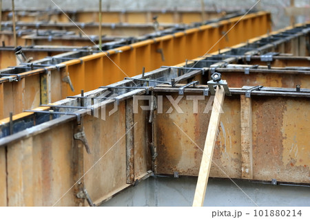 布基礎の型枠工事 101880214