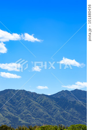 青空と雲と山並み 青空と雲と山並み 101880456