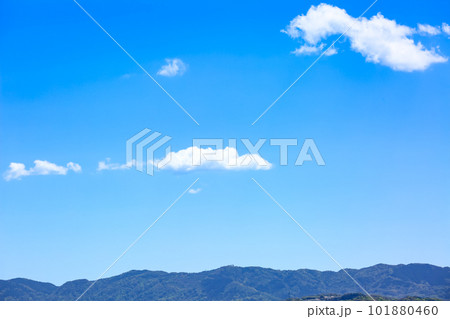 青空と雲と山並み 青空と雲と山並み 101880460