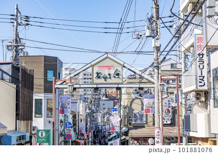 東京都台東区谷中 人気の商店街 快晴の谷中銀座商店街 東京都台東区谷中 人気の商店街 快晴の谷中銀座商店街 101881076
