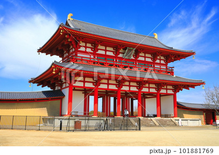 【奈良県】晴天の平城京 朱雀門(平城京跡歴史公園) 【奈良県】晴天の平城京 朱雀門(平城京跡歴史公園) 101881769