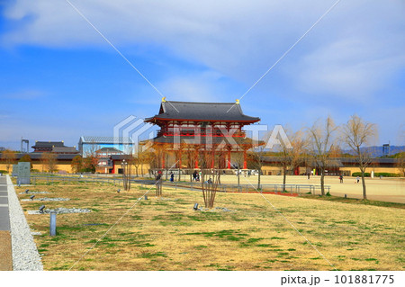 【奈良県】晴天の平城京 朱雀門(平城京跡歴史公園) 【奈良県】晴天の平城京 朱雀門(平城京跡歴史公園) 101881775